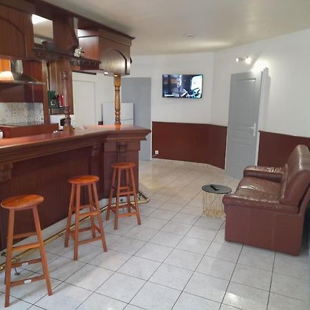 Appartement Au Bord Du Canal Монбар Екстериор снимка